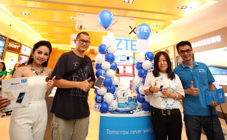 แซดทีอี (ZTE) ผนึกพันธมิตรจัดโปร “Blade V7 Lite”สุดแรง ปลื้มกระแสตอบรับ ดีเกินคาด สาวกสมาร์ทโฟนต่อคิวซื้อคึกคักที่แฟชั่นไอส์แลนด์