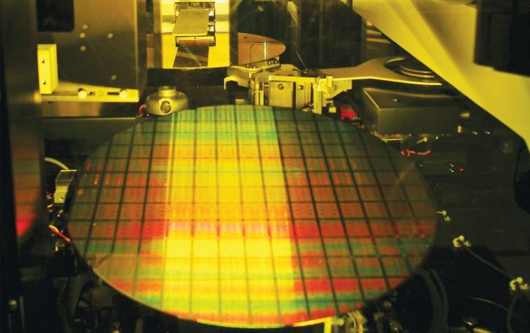 โรดแมพของทาง TSMC พร้อมที่จะรับสั่งจองในเดิอน เมษายน 2017 7nm , และสามารถเริ่มสต็อกได้ในปี 2018