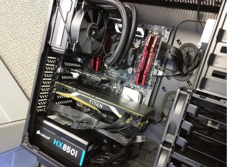 ภาพถ่าย NVIDIA Titan Volta Graphics Card  – มาพร้อม NVLINK 2.0 Interface, พร้อมด้วย 16 GB HBM2 VRAM
