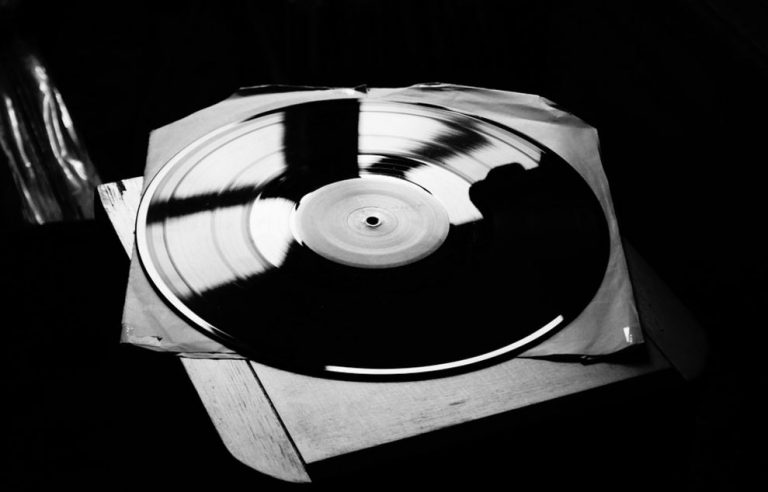 การกลับมาใหม่ของแผ่นเสียง Vinyl Sony