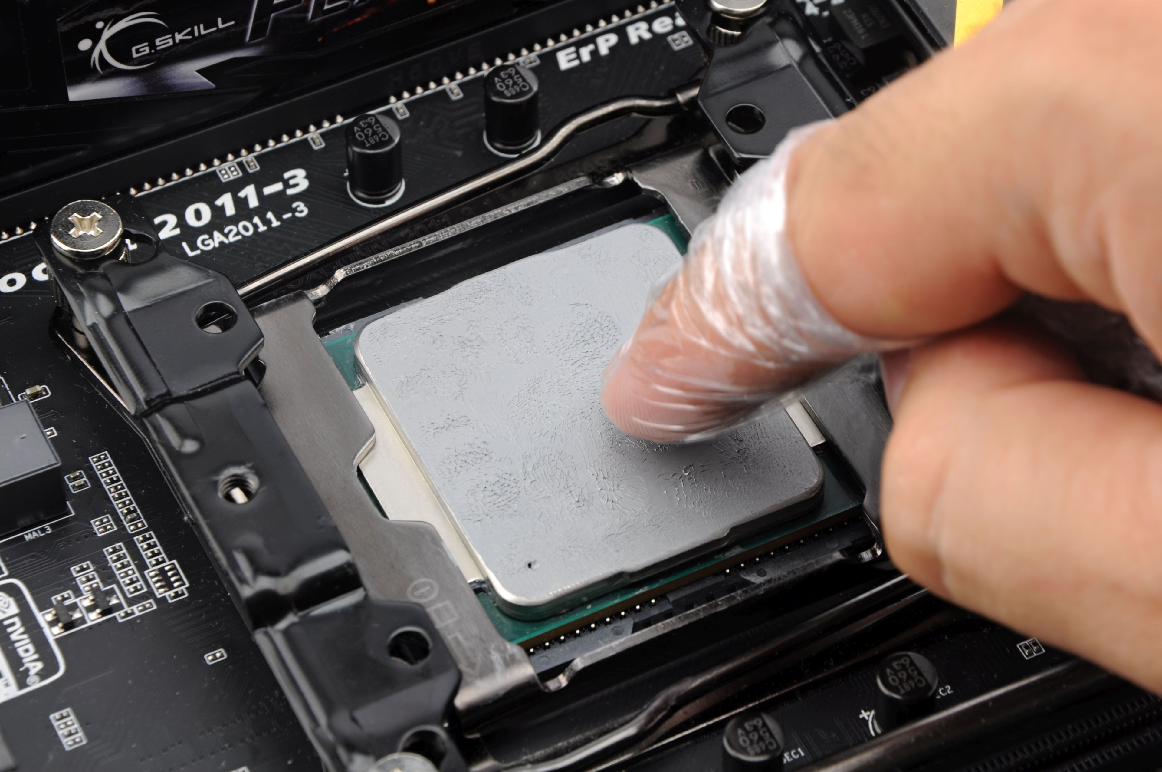 spreading-thermal-paste-how-and-how-much-03