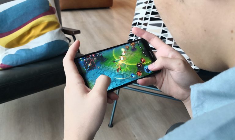 ( huawei FullView Display )สมาร์ทโฟนจอไร้ขอบ แชท ส่องเฟส ดูหนัง ตีป้อม ทำได้เต็มตากว่าเดิม