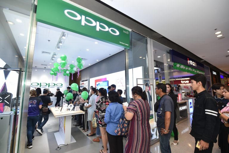 กระแสดีไม่มีตก! OPPO F9 เปิดขายวันแรกแล้วที่ OPPO Brand Shop คนแห่รับเครื่องเพียบหลังทุบสถิติยอดจองสูงสุดเป็นประวัติการณ์