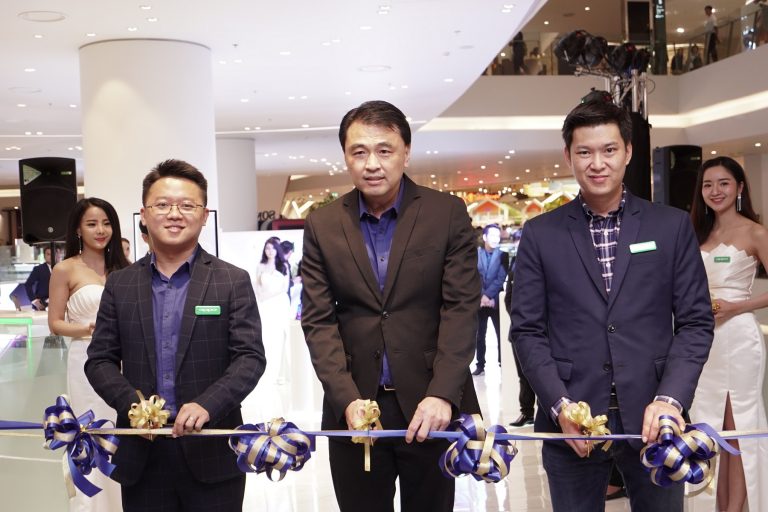 เปิดตัว OPPO Flagship Store แห่งแรกของประเทศไทย ณ อภิมหาโครงการเมือง ICONSIAM