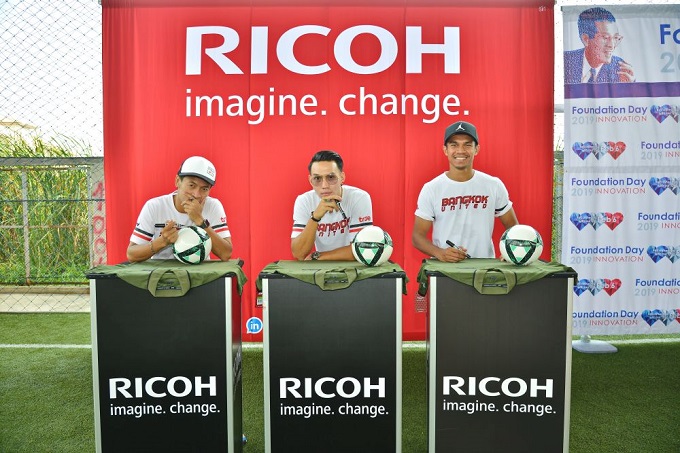 PR : RICOH จัดกิจกรรมฟุตบอลกระชับมิตร โดยมีลีซอ, จักรพันธ์ และเอกชัย จากทรู แบงค็อก ยูไนเต็ดร่วมแจม