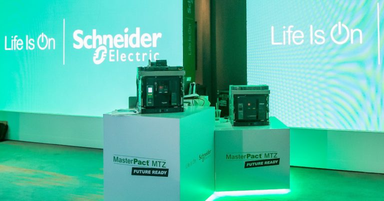 ชไนเดอร์ อิเล็คทริค กำหนดนิยามของระบบจำหน่ายไฟฟ้า แบบใหม่ด้วยขั้นกว่าของสมาร์ทเบรกเกอร์ โดย การเปิดตัว MasterPact MTZ เบรกเกอร์แรงดันไฟฟ้าต่ำ รุ่นใหม่ล่าสุด  ที่มีมิเตอร์ไฟฟ้า Class 1 ติดตั้งอยู่ในตัวและระบบดิจิทัลเต็มรูปแบบรุ่นแรกของอุตสาหกรรม