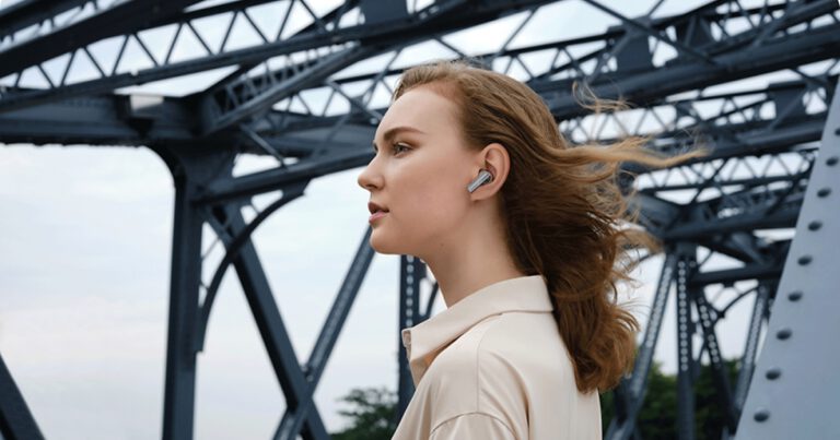 ความเป็นส่วนตัวที่คุณสามารถซื้อได้   HUAWEI Audio Family แนะนำ 3 หูฟังไร้สาย กับ 1 แว่นตาอัจฉริยะที่จะทำให้ทุกช่วง  กลายเป็นโมเม้นต์ส่วนตัวของคุณได้ด้วยเทคโนโลยีตัดเสียงรบกวนที่เหนือขั้นยิ่งกว่าที่เคย