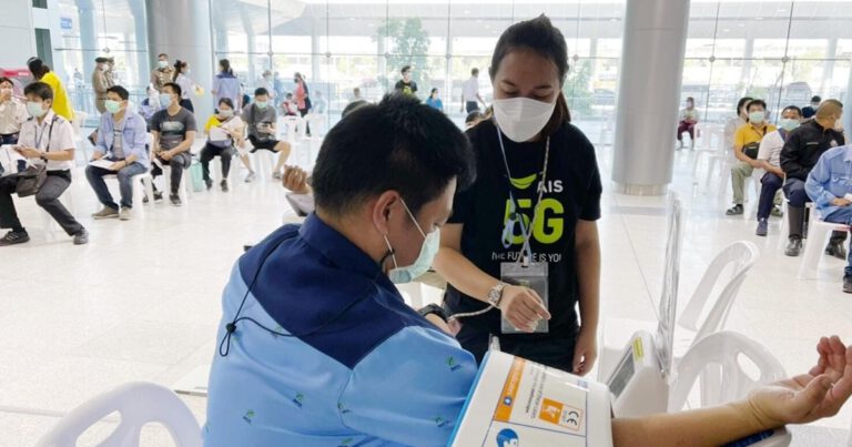 AIS เผย ลูกค้าลงทะเบียนรับวัคซีนผ่านเครือข่ายมือถือ เป็นไปอย่างเรียบร้อย