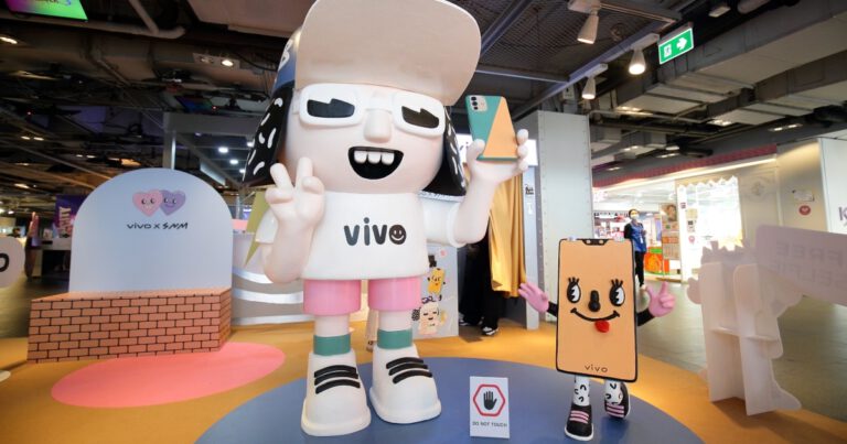 vivo จับมือศิลปิน Stupidnoobmacc เปิดโฟโต้บูธสุดคิวท์กลางสยาม  โชว์ศักยภาพกล้องหน้า V23 Series ต้อนรับวาเลนไทน์!