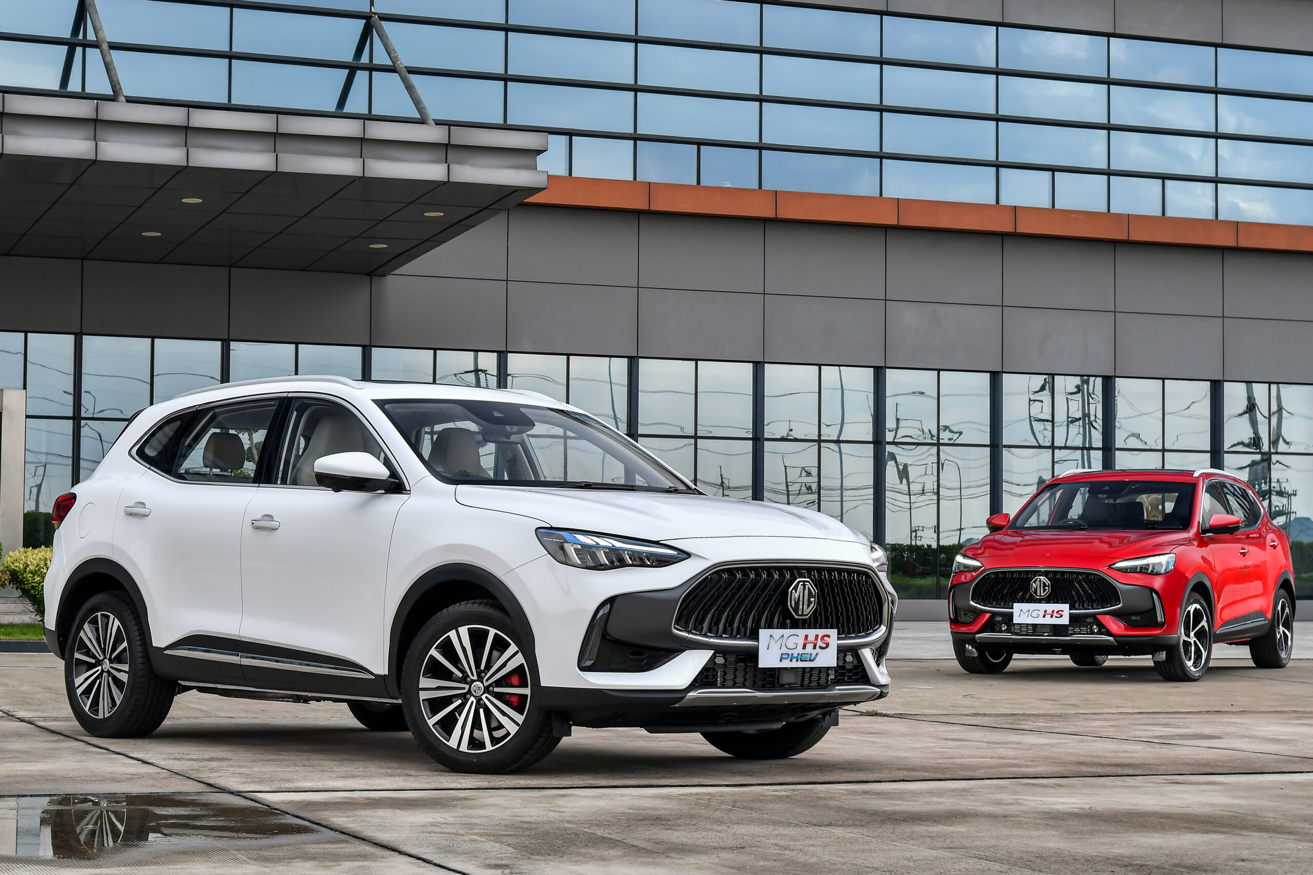 MG HS Packshot PHEV and ICE Extreme IT